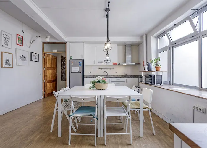 Travel & Live Porto Hostel